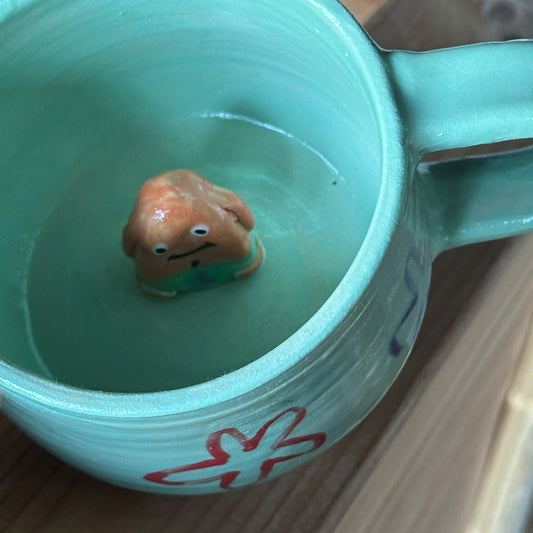 Mug with Figures Inside - Green