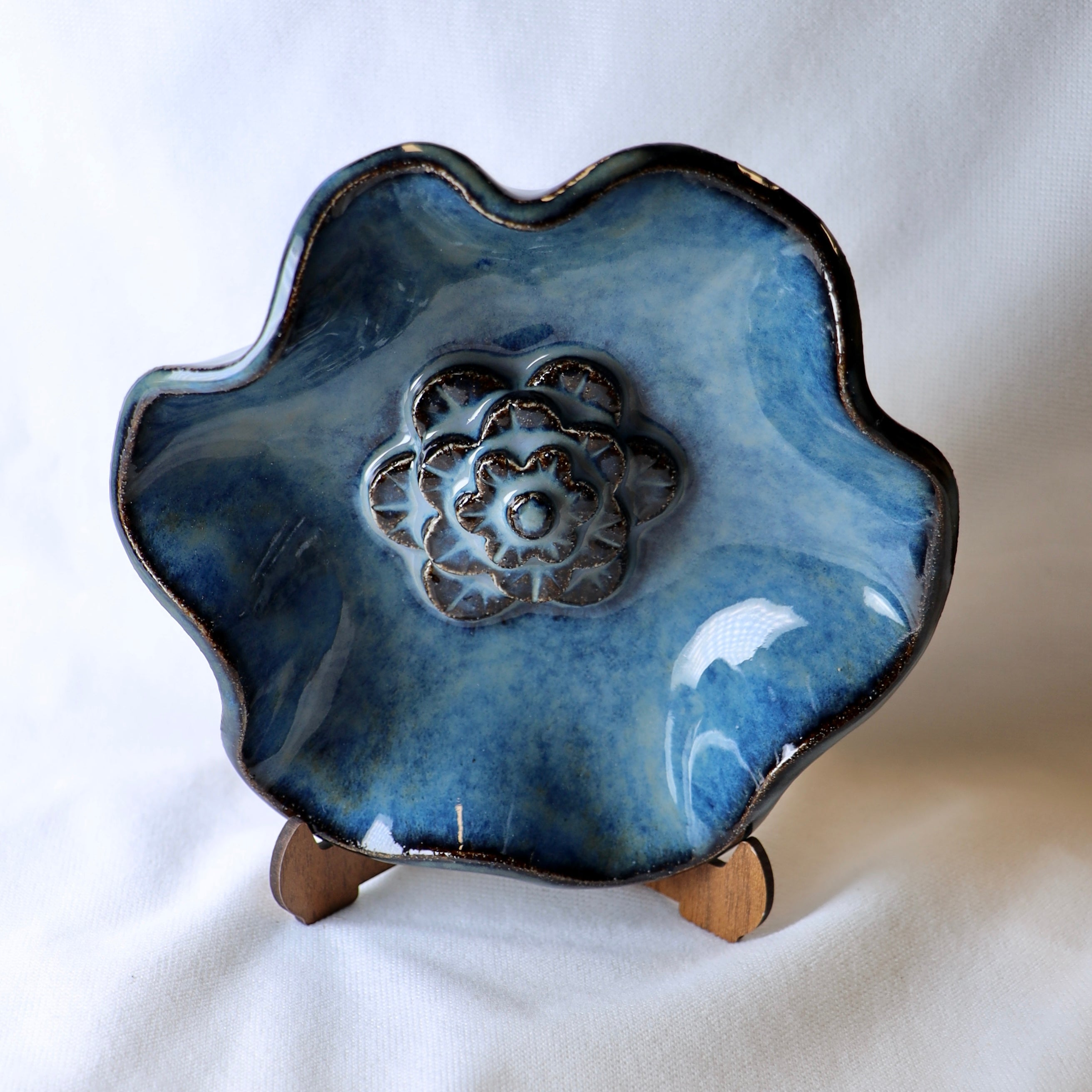 Wavy Bowl with Flower